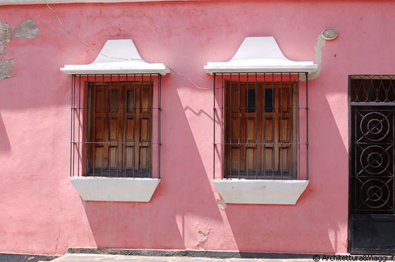 CIUDAD BOLIVAR - Caratteristiche finestre tipiche dell'architettura coloniale sudamericana