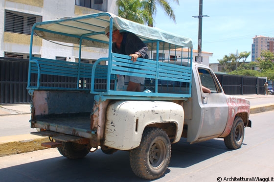 TUCACAS - La camionetta che per 1000 Bs a testa conduce da Tucacas all'imbarcadero di Cayo Punta Brava