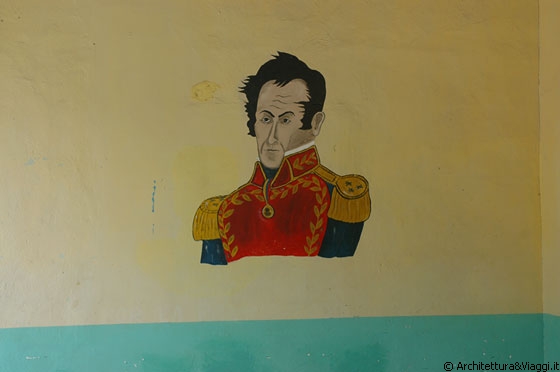 CHUAO - Su una parete il dipinto di Simon Bolivar, El Libertador, l'uomo che ha combattuto per l'indipendenza
