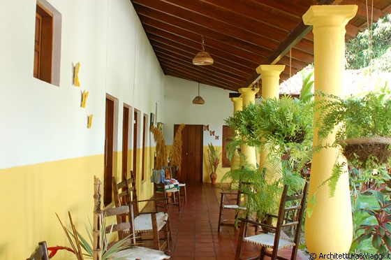 PUERTO COLOMBIA - Posada La Parchita - il portico aperto sul patio da cui si accede alle stanze da letto