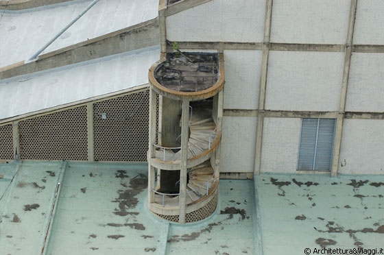 UCV CARACAS - Particolare della scala a chiocciola in cemento per l'accesso al sottotetto dell'Aula Magna