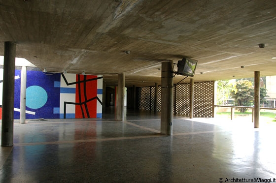 CITTA' UNIVERSITARIA DI CARACAS - Piazza Coperta: Mateo Manaure, murale (1954)