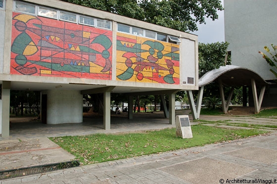 UCV CARACAS - Un perfetto esempio di integrazione tra arte e architettura su grande scala