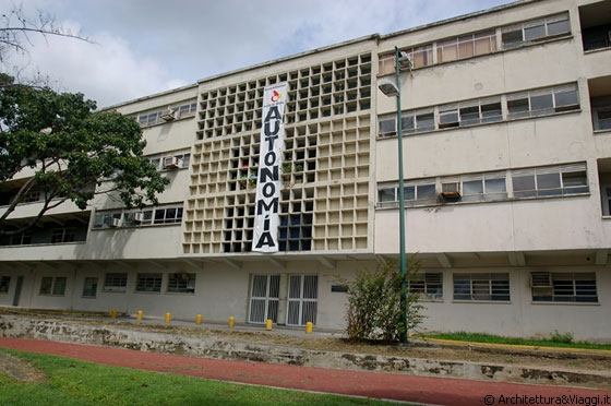 UCV CARACAS - Questo edificio razionalista era la vecchia residenza dei professori ma oggi ospita la Escuela de Bionalisis