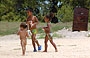 CAYO PIRATA. Bambini liberi e protetti giocano nelle spiagge di fronte ai rancherìas, i rifugi di pescatori 