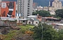 CARACAS. 12 agosto - sul bus diretto a Ciudad Bolivar osserviamo questa metropoli sudamericana afflitta dai problemi tipici del terzo mondo