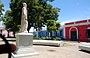 CIUDAD BOLIVAR. Plaza Bolivar - una delle cinque statue allegoriche a simboleggiare le cinque nazioni liberate da Bolivar