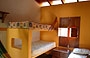 PUERTO COLOMBIA. Questa camera della Posada La Parchita è di un colore giallo-arancio che al mattino, con la luce del sole, risulta particolarmente intenso