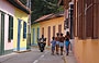 CHORONI'. Finalmente incontriamo venezuelani e bambini per le quiete stradine del villaggio