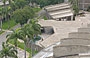 UCV CARACAS. Dalla terrazza dell'ultimo piano della Biblioteca Centrale vista sui tetti aggettanti della Piazza Coperta e sulla vasca nei pressi della scultura Cloud Shepherd di Hans Arp
