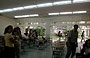 UCV CARACAS. Un'aula con molti studenti nella Facoltà di Diritto - è evidente lo stretto rapporto con l'ambiente esterno