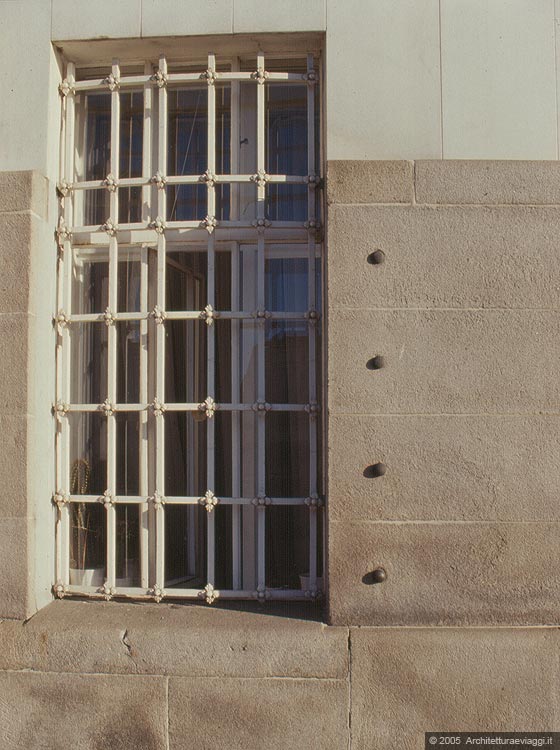 CHIUSA DI KAISERBAD  - Particolare del rivestimento esterno chiodato da bulloni