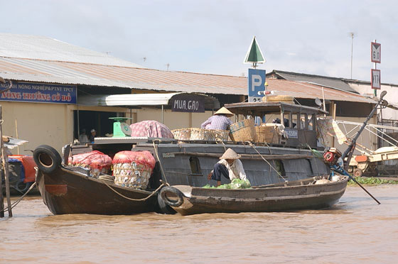 DELTA DEL MEKONG - Ancora scene del mercato galleggiante di Cai Rang