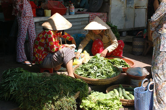 DELTA DEL MEKONG - Mercato cittadino di Cai Rang: venditrici di ortaggi