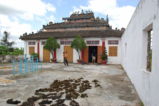 DELTA DEL MEKONG - Dintorni di Cai Rang: il tempio del villaggio