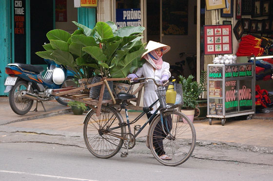 HO CHI MINH CITY - Un giorno nella vecchia Saigon: dal Go Two osserviamo la vita di strada 