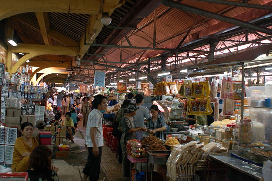 HO CHI MINH CITY - Cholon: l'animato mercato