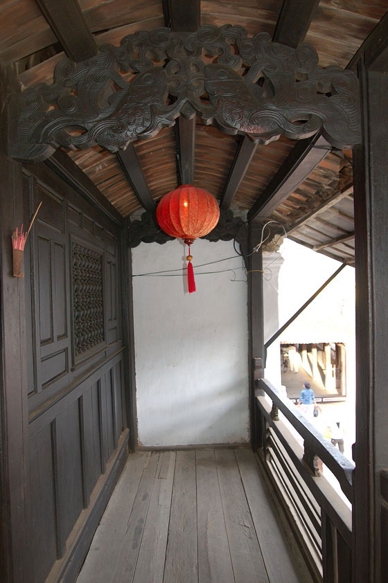 HOI AN - Il balcone in legno della Vecchia casa di Phung Hung