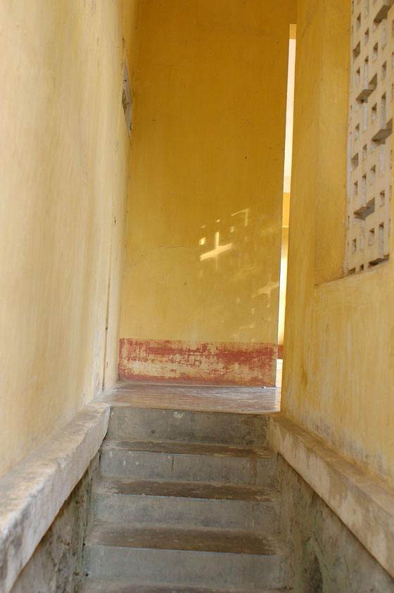 HUE' - Pagoda Nazionale di Dieu De: il giallo paglierino esalta i riflessi di luce