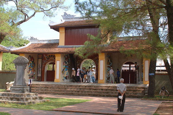HUE' - Porta di accesso alla Pagoda di Thien Mu