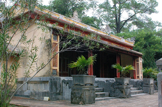 DINTORNI DI HUE' - Tomba di Tu Duc: il tempio di Chap Khiem, adiacente alla tomba di Kien Phuc 