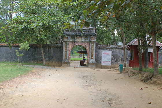 CROCIERA SUL FIUME DEI PROFUMI - Porta di accesso alla Tomba di Minh Mang