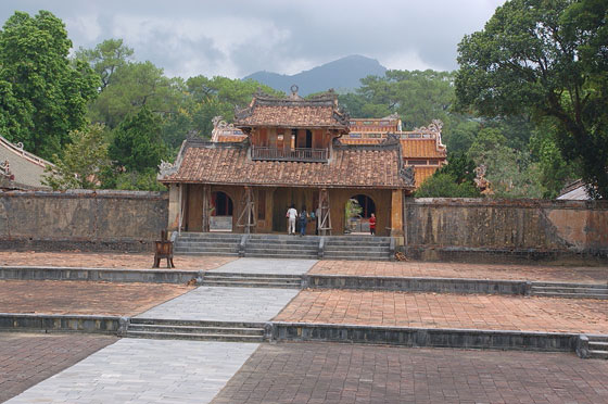DINTORNI DI HUE' - Tomba di Minh Mang: Porta Hien Duc