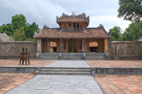 TOMBA DI MINH MANG - Porta Hien Duc oltre cui si trova il Tempio di Sung An