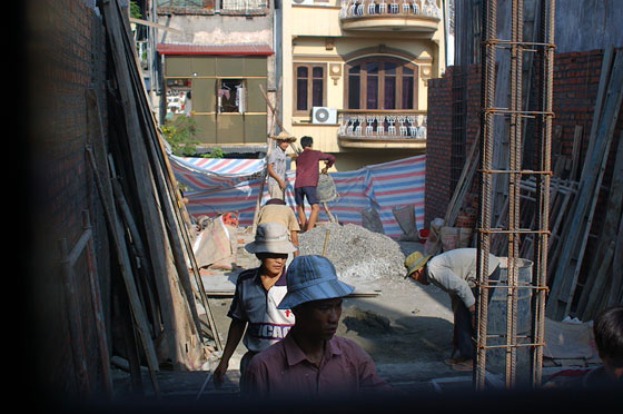 HANOI - Stars Hotel: dalle finestre della nostra camera vediamo i lavori per la costruzione di un nuovo edificio adiacente