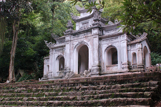 PAGODA DEI PROFUMI - Uno straordinaria complesso di pagode e santuari