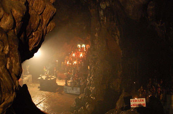 PAGODA DEI PROFUMI - Pagoda delle Vestigia Profumate: non una pagoda ma una grotta