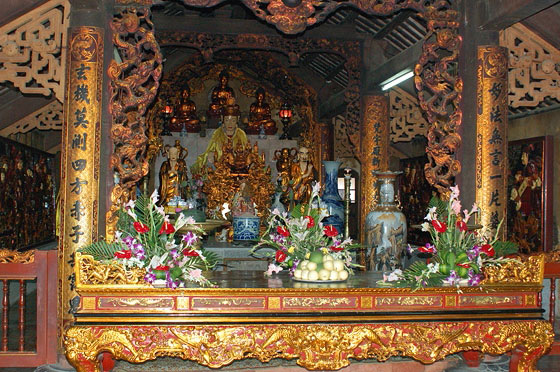 PAGODA DEI PROFUMI - Thien Chu Pagoda: un pantheon di divinità e protettori