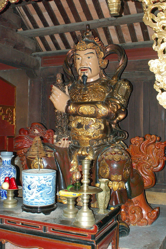 PAGODA DEI PROFUMI - Thien Chu Pagoda - uno dei due altari dei Guardiani della Legge nel Santuario principale
