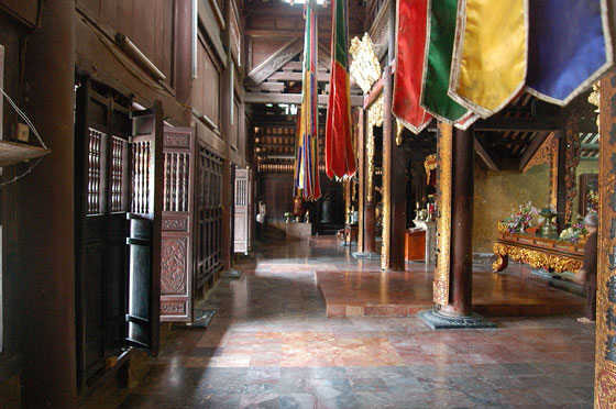 PAGODA DEI PROFUMI - Thien Chu Pagoda: sala interna del santuario principale