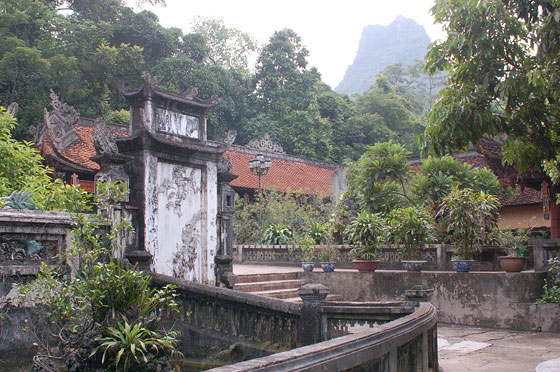 PAGODA DEI PROFUMI - Pagoda che Porta in Paradiso: un contesto idilliaco