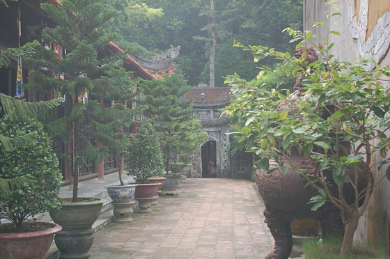 PAGODA DEI PROFUMI - La magica atmosfera della Pagoda che Porta in Paradiso: le sale secondarie e i padiglioni sul retro