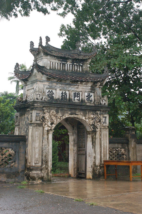 VIETNAM CENTRO-SETTENTRIONALE - Hoa Lu: Porta di accesso al tempio Dinh Tien Hoang
