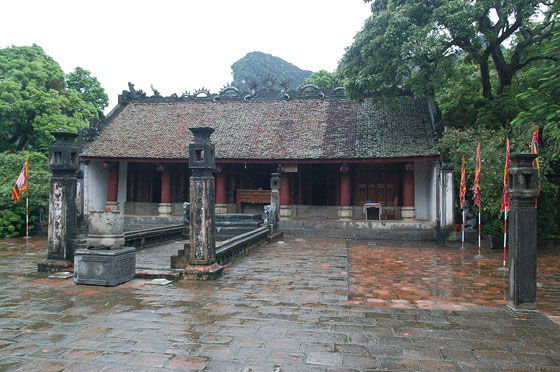 HOA LU - Il tempio Dinh Tien Hoang si staglia sullo sfondo panoramico del monte <em>Yen Ngua</em>
