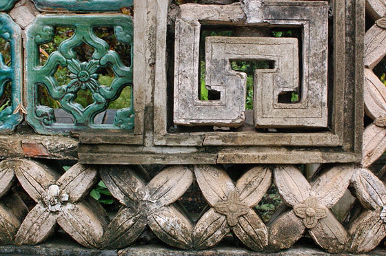 HOA LU - Le ricche balaustre del Tempio Dinh Tien Hoang