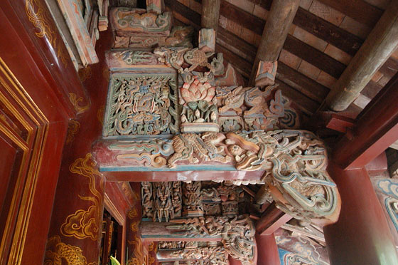 HOA LU - Tempio Le Dai Hanh: ancora la travatura del portico esterno