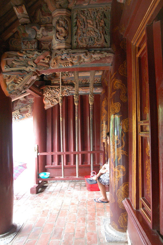 HOA LU - Tempio Le Dai Hanh: il portico esterno antistante la sala principale