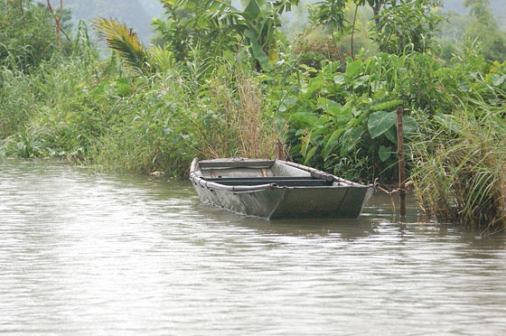 TAM COC - Una barchetta in riva al fiume