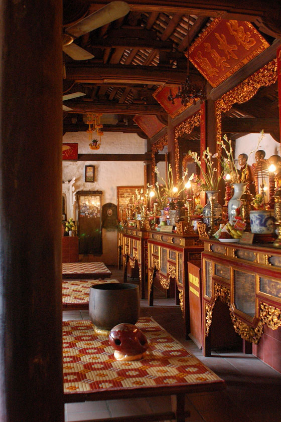 HANOI - Pagoda di Tran Quoc: il Tempio delle Dee Madri e la Casa dei Patriarchi