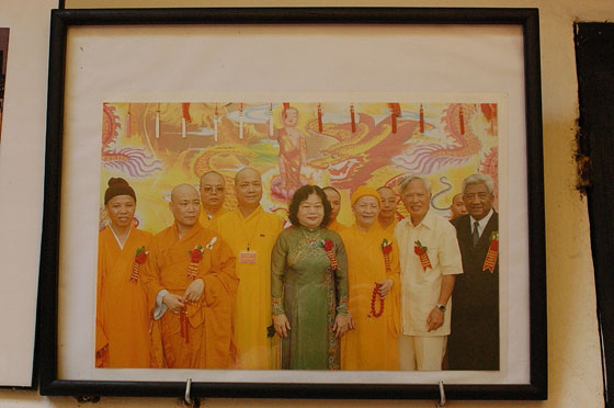 HANOI - Pagoda di Tran Quoc: fotografie di monaci e dignitari ed avvenimenti