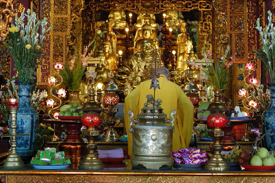 HANOI - Pagoda di Tran Quoc - Santuario principale