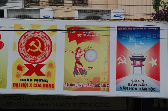 HANOI - P Trang Tien: manifesti di propaganda comunista