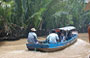 BEN TRE. Continua l'escursione in barca lungo gli innumerevoli canali che si diramano dalla foce del grande fiume Mekong