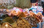 HO CHI MINH CITY. Funghi e vegetali essiccati al mercato coperto di Binh Tay a Cholon