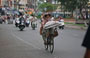 HO CHI MINH CITY. Cholon: camminando verso le erboristerie in D Hai Thuong Lan Ong, osserviamo le animate vie cittadine tra biciclette, motorini e mezzi di ogni tipo