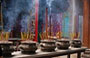 HO CHI MINH CITY. Cholon - Pagoda di Thien Hau: lucidi vasi di ottone in cui ardono bastoncini cultuali di incenso